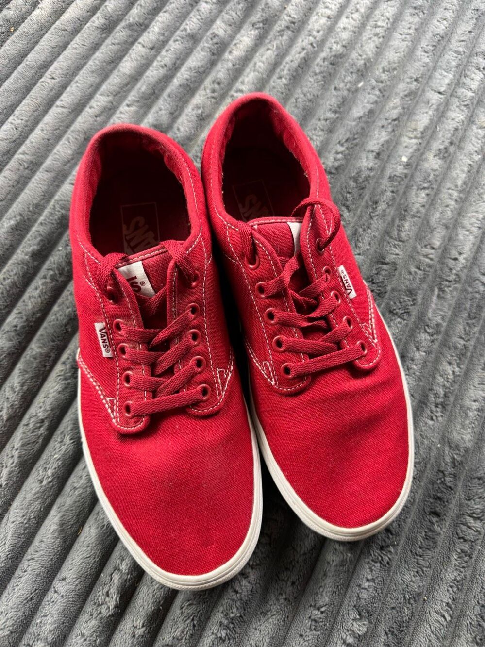 Vans Men’s Atwood Low Top Red Canvas Sneakers Size 9.5